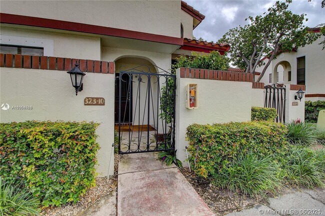 Foto del edificio - 323 Ives Dairy Rd