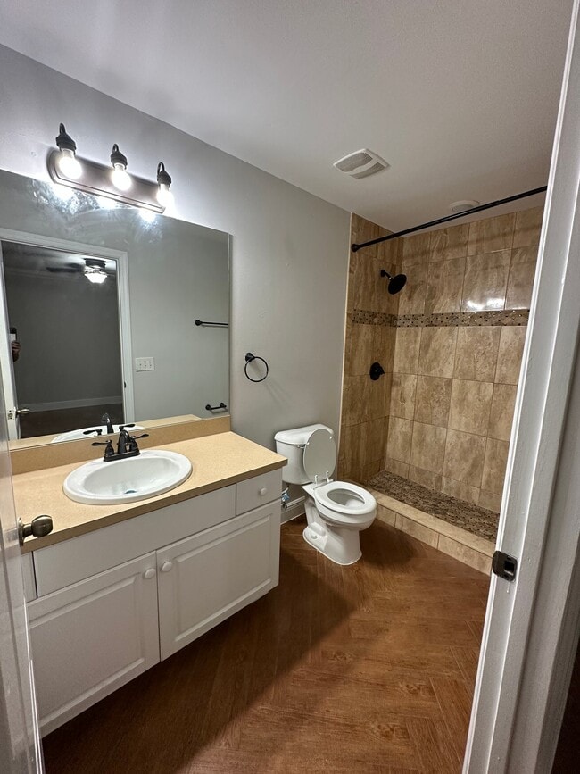 Foto del edificio - 1706 Kismet Pkwy E