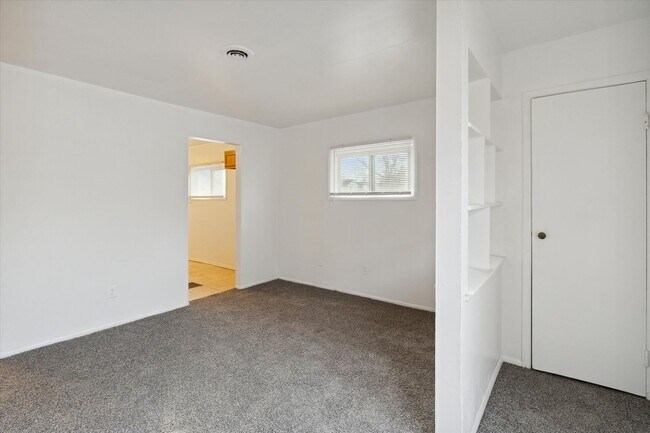 Building Photo - 2 bedroom - 1 bath - Ranch - $1,025