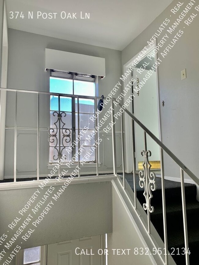 Foto del edificio - 374 N Post Oak Ln