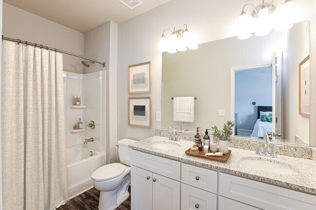 Foto del edificio - 72 Riley Cir