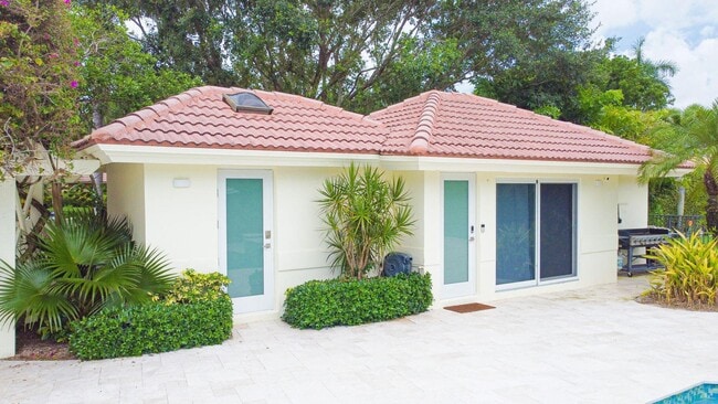 Building Photo - 7351 Valencia Dr