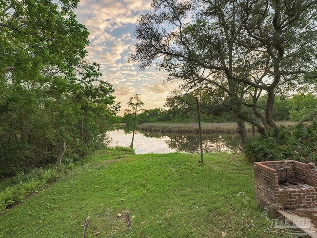 Foto del edificio - 609 Dog Track Rd