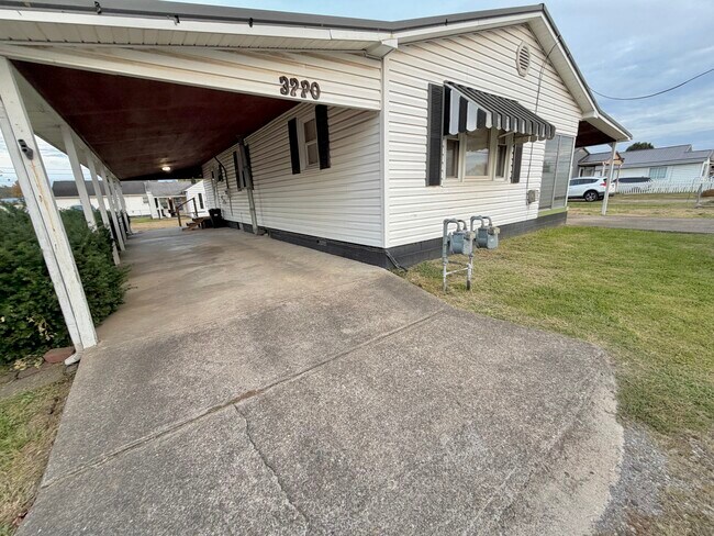 Foto del edificio - 3220 Franklin Ave