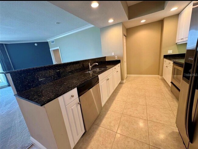 Building Photo - 800 N Tamiami Trl