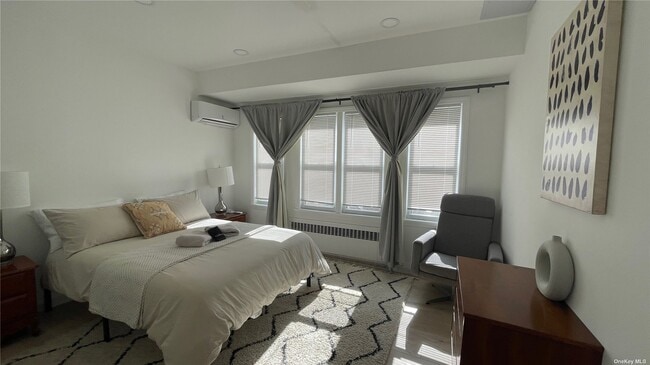 Building Photo - 318 Beach 69th St