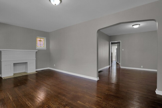 Foto del edificio - 5036 Tholozan Ave