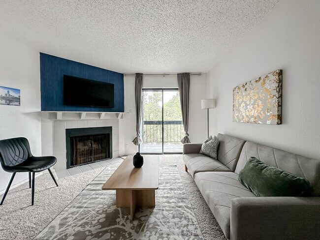 Foto del edificio - 1030 1/2 Clayton Ln