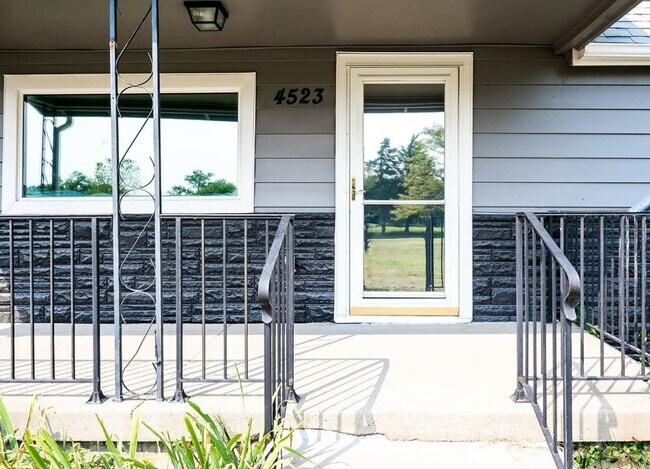 Building Photo - Gorgeous Remodeled Home Just Outside of Be...