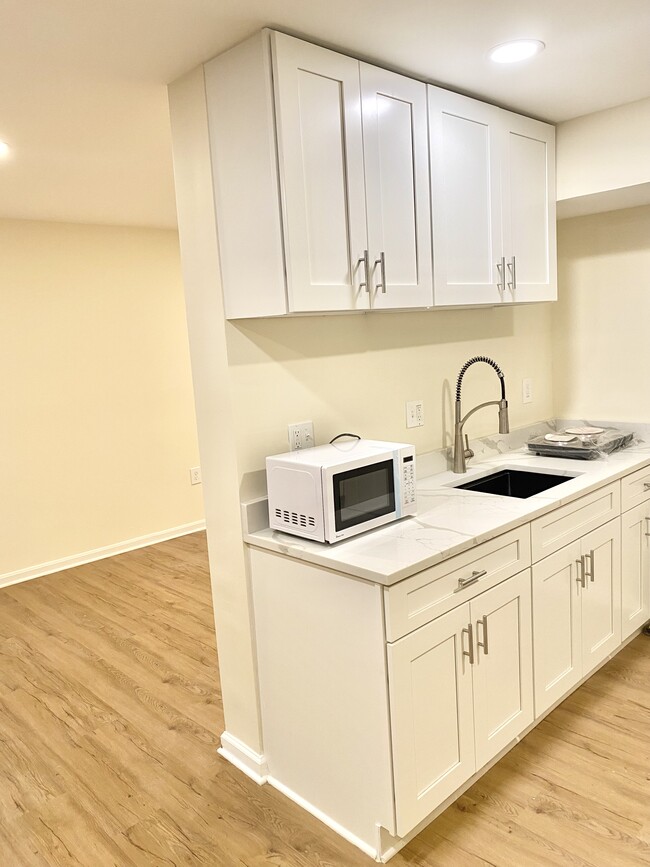 Foto del edificio - 1013 N Van Dorn St