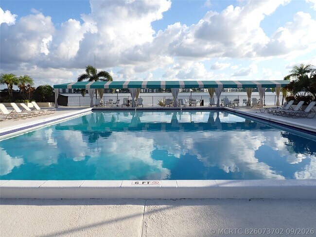 Foto del edificio - 106 Lake Emerald Dr