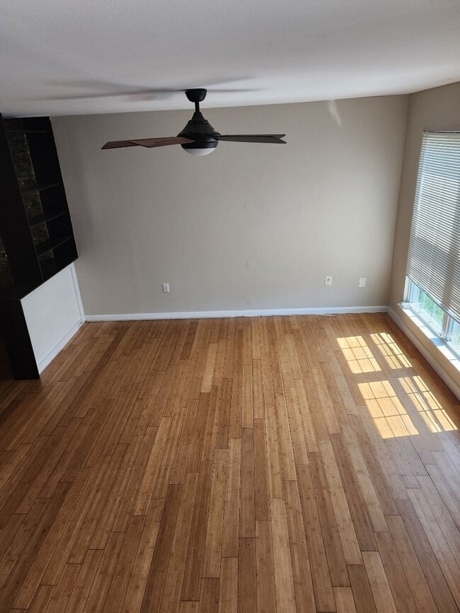 Building Photo - COMING SOON - TOWNHOUSE IN NEWARK/BEAR AREA