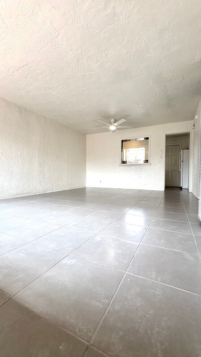 Foto del edificio - 2334 N Richey Blvd