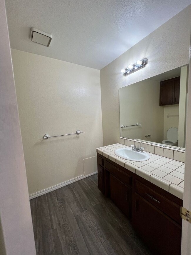 Building Photo - 21421 Circle Dr
