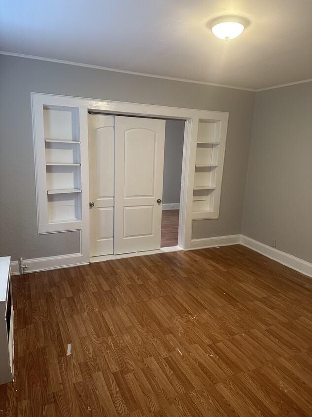 Primary Photo - 121 Smith St