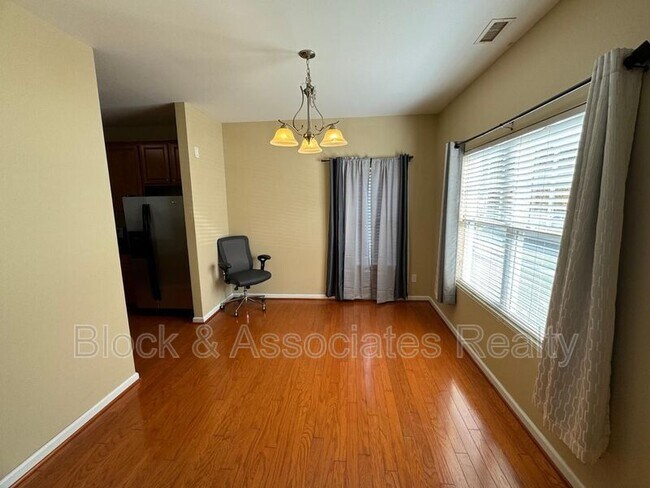 Building Photo - 1725 TW Alexander Dr