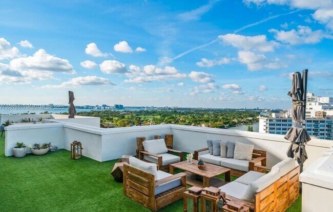 Foto del edificio - 5255 Collins Ave