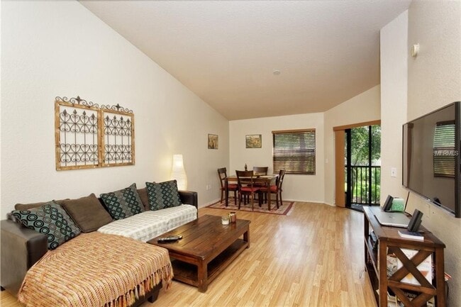 Building Photo - Dr Phillips 2 bedroom 2 bath with 1 car ga...