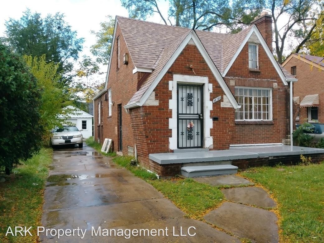 Primary Photo - 15755 Rutherford St