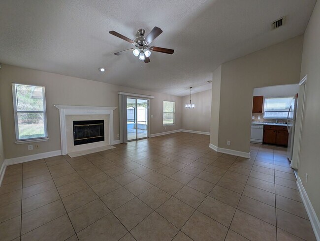 Building Photo - AVAILABLE NOW!! Great 3 Bedroom 2 Bath on the North side