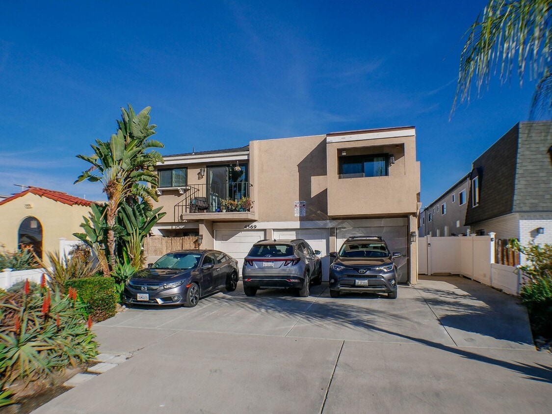 Primary Photo - Charming 2 bed/2 bath second level condo w...