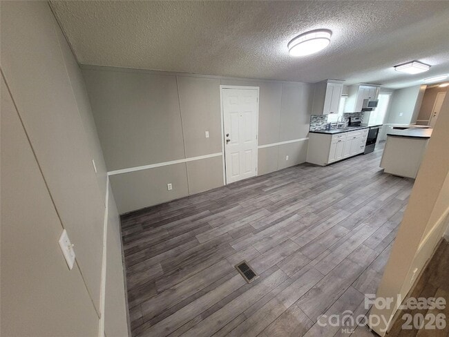 Building Photo - 179 Family Cir