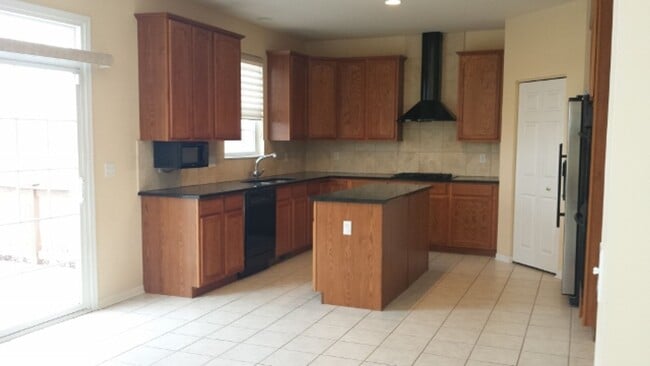 Building Photo - 920 McDole Dr