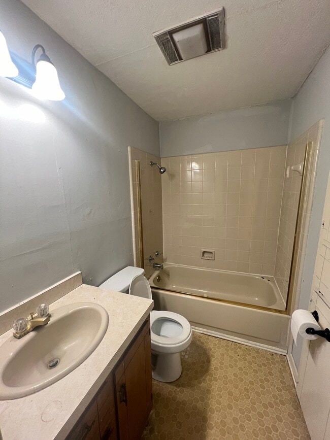 Building Photo - 563 Belvedere Rd