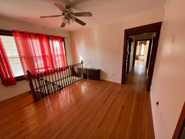 Foto del edificio - 3359 N Laramie Ave