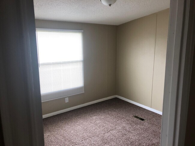 Building Photo - 3522 Evergreen Dr