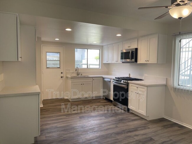 Building Photo - 161 Greentree Ln