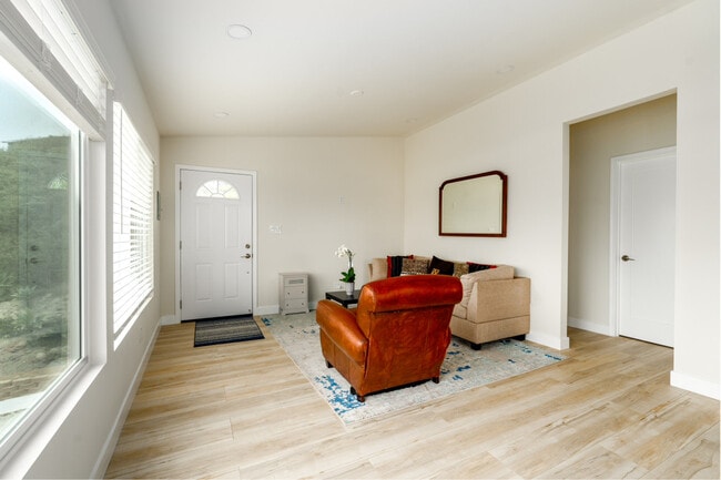 Foto del edificio - 5021 Foothill Blvd