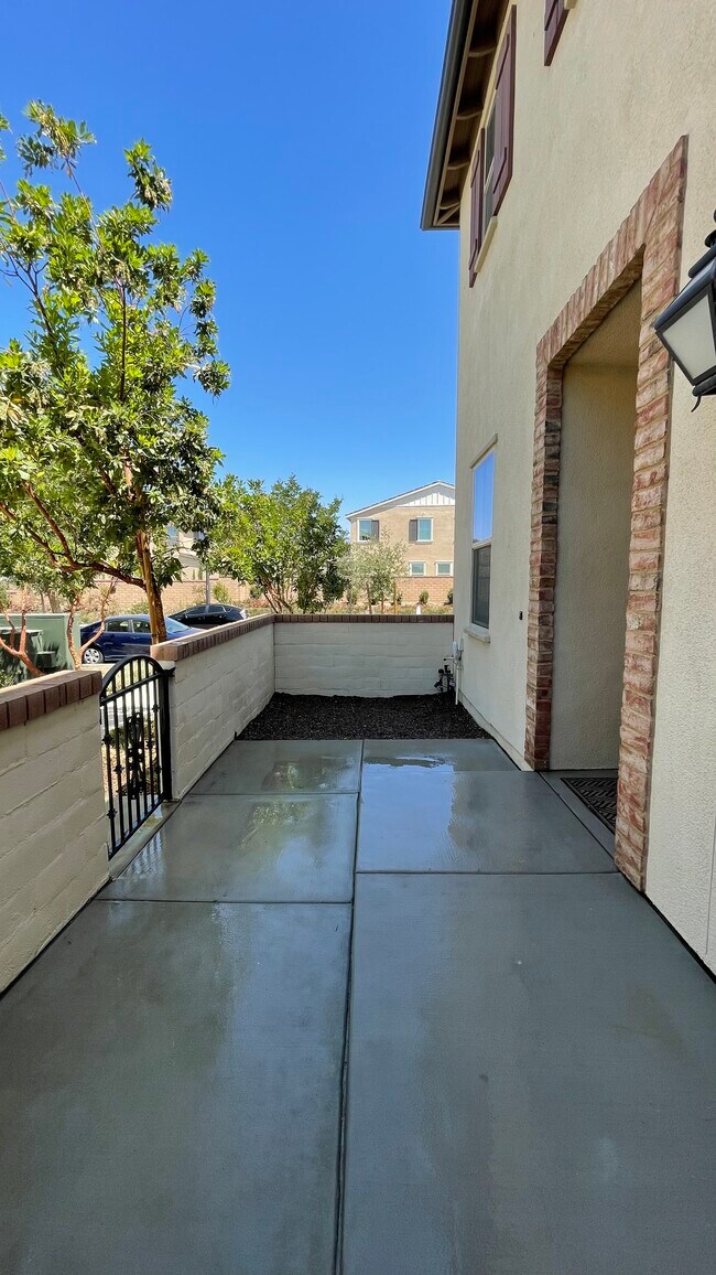 Building Photo - 3440 Santa Clara Ln