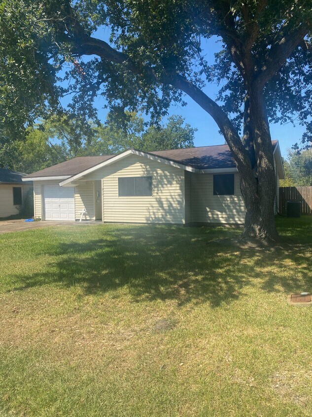 310 Landry Dr, Port Neches, TX 77651 House Rental in Port Neches, TX