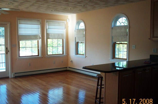 Building Photo - 35 Shore Dr