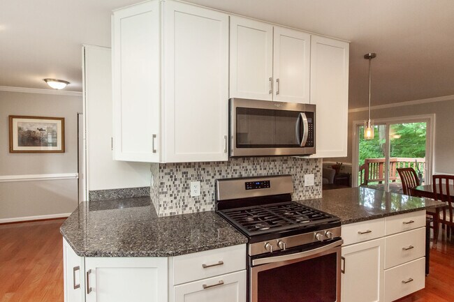 Matching stainless steel appliances. - 8636 Woodview Dr