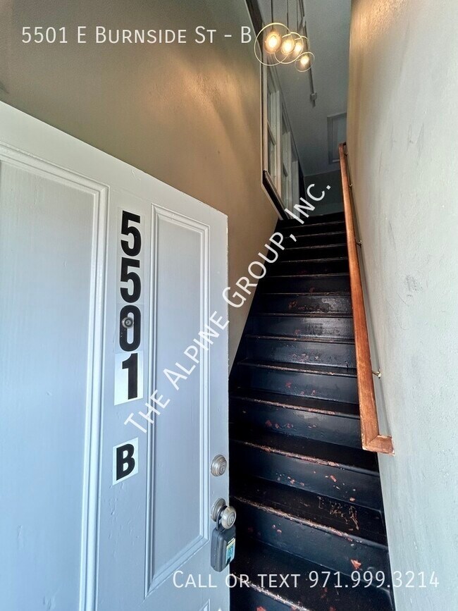Building Photo - Top Floor 2 Bedroom Near Mt. Tabor!