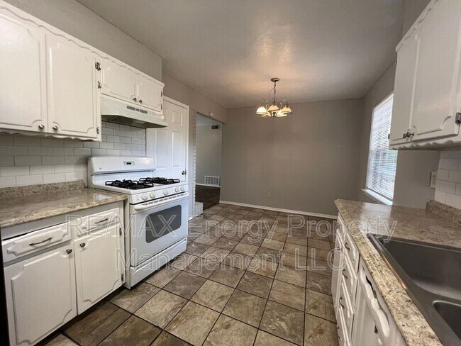Building Photo - 1413 Mcdonald Dr