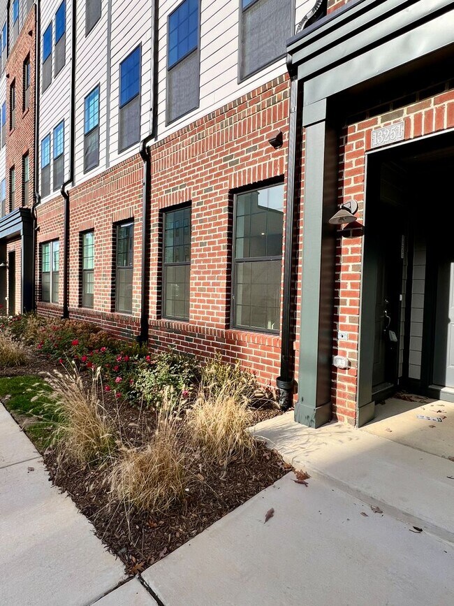 Foto del edificio - NEW CONSTRUCTION! 3 Bed 2.5 Bath Townhome ...