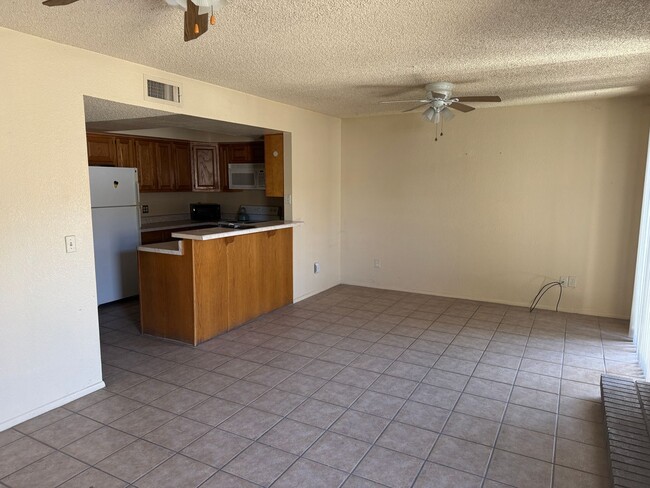 Building Photo - Visa Del Valle Townhome with Community Poo...