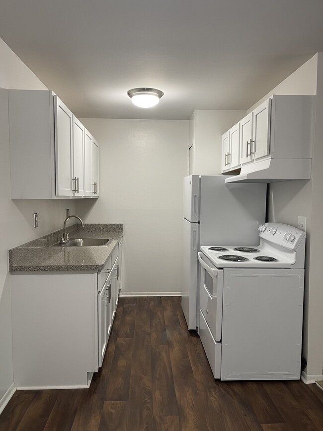 Kitchen - Kensington Park Apartments