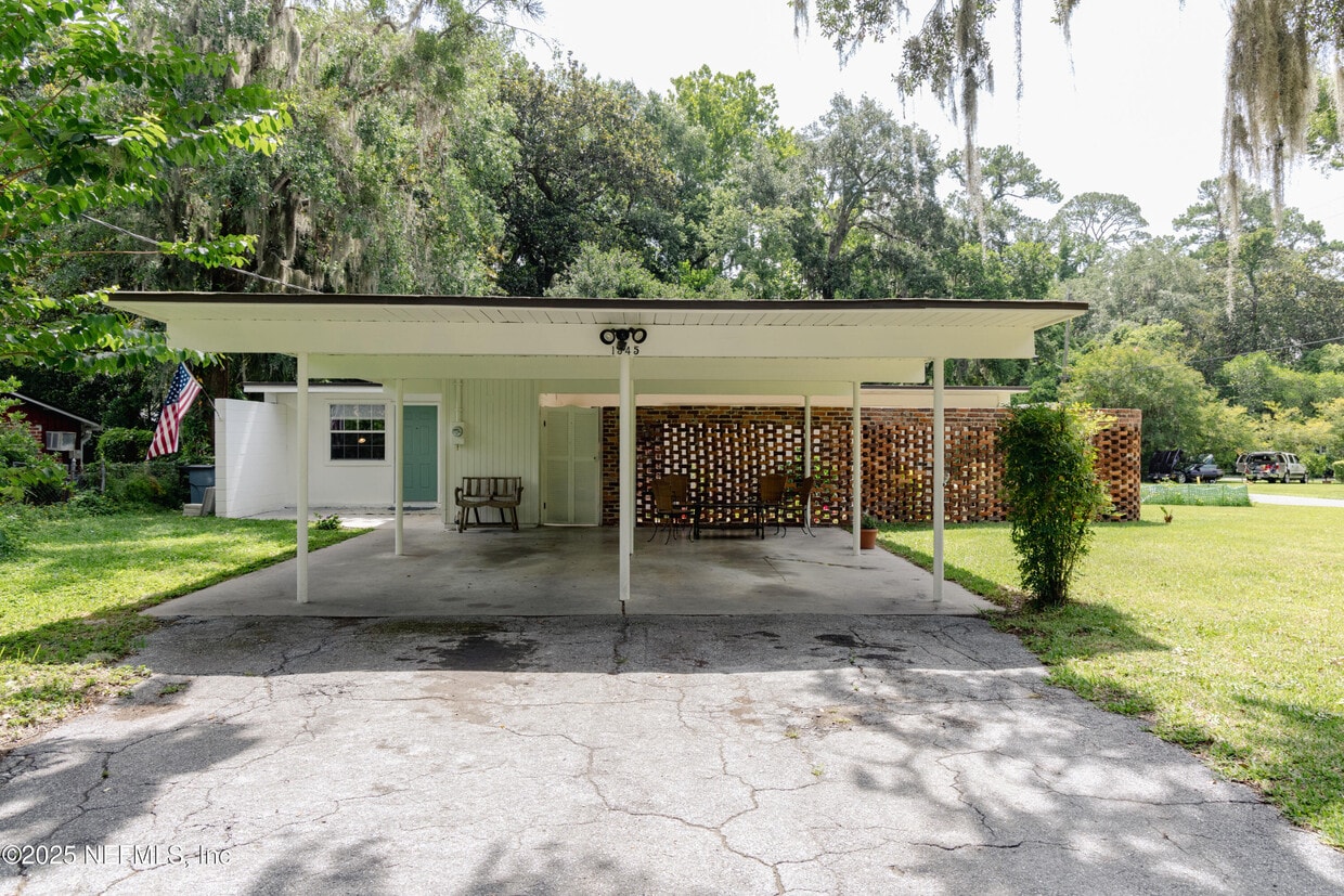 Primary Photo - 1345 Orange Cir S