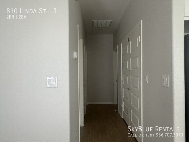 Building Photo - 810 S Linda St