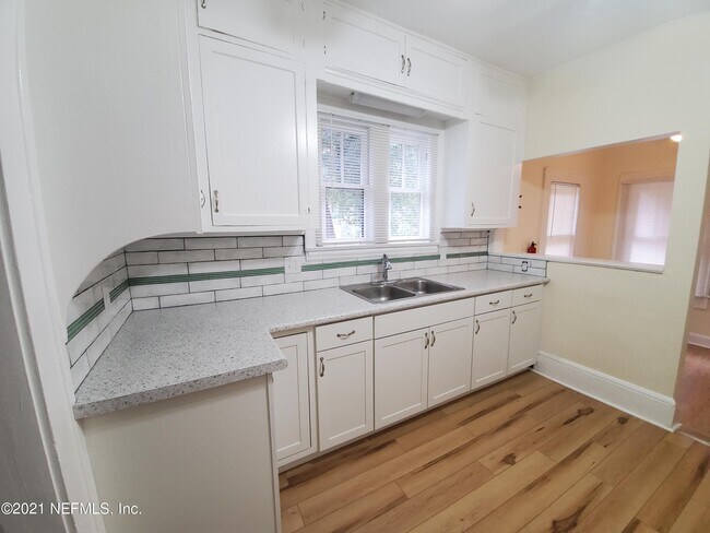 Foto del edificio - 3680 Rosemary St