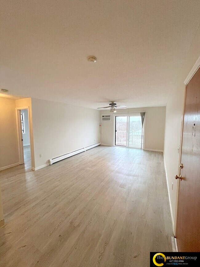 Foto del edificio - 24 Kenmar Dr