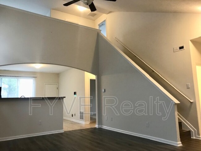 Building Photo - 2844 Hillstone St