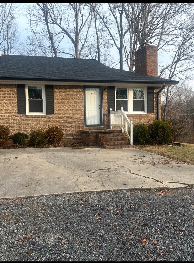 Primary Photo - 611 Borders Rd