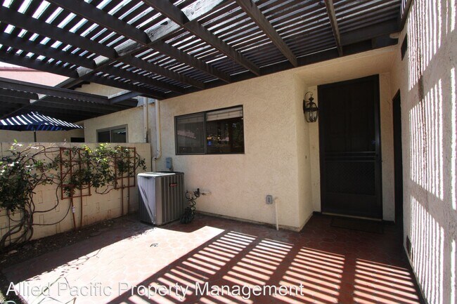 Foto del edificio - 3 br, 2 bath House - 663 E Palm Ave