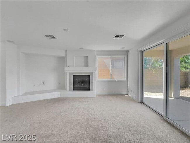 Foto del edificio - golf view, balcony , 5 bed room plus den and loft