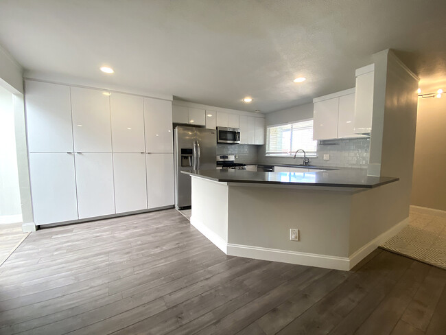 Huge wall of cabinets, and extra large quartz counter - 306 W Northgate Dr